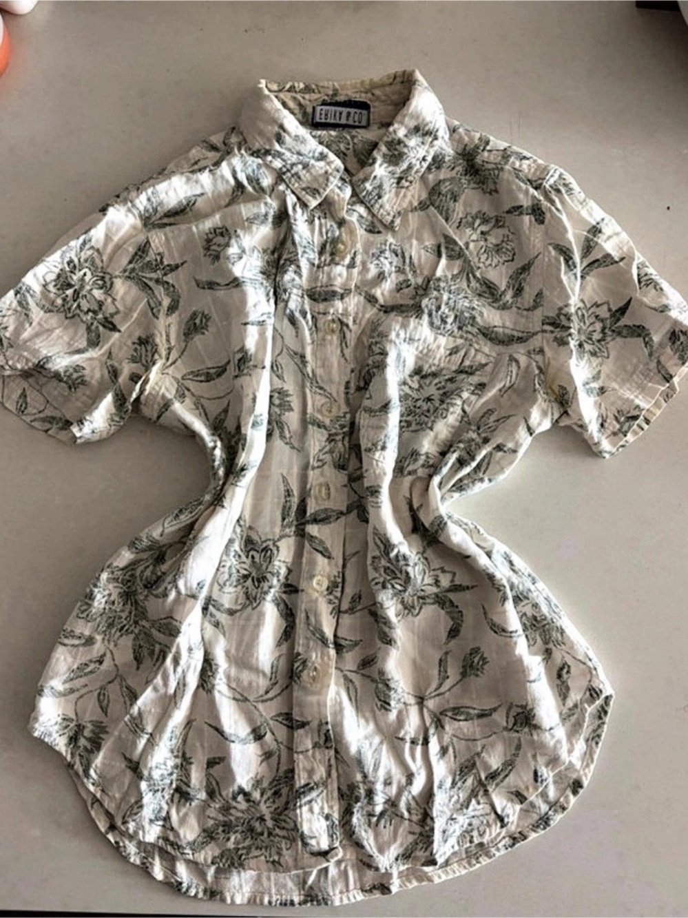 Erika & Co. Floral Button Down Top White & Green Petites Like New